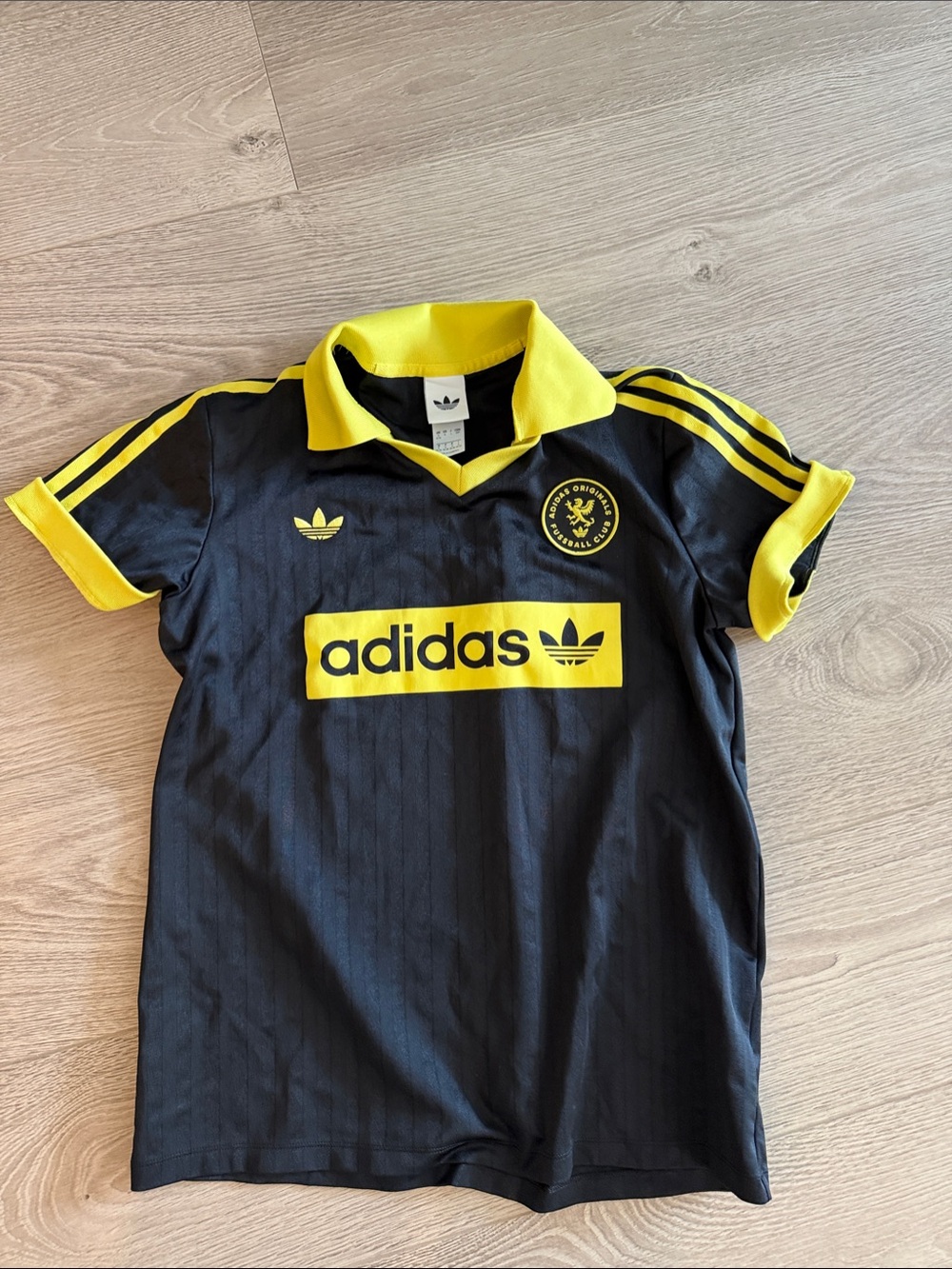 adidas original fussball club Black and Yellow jersey